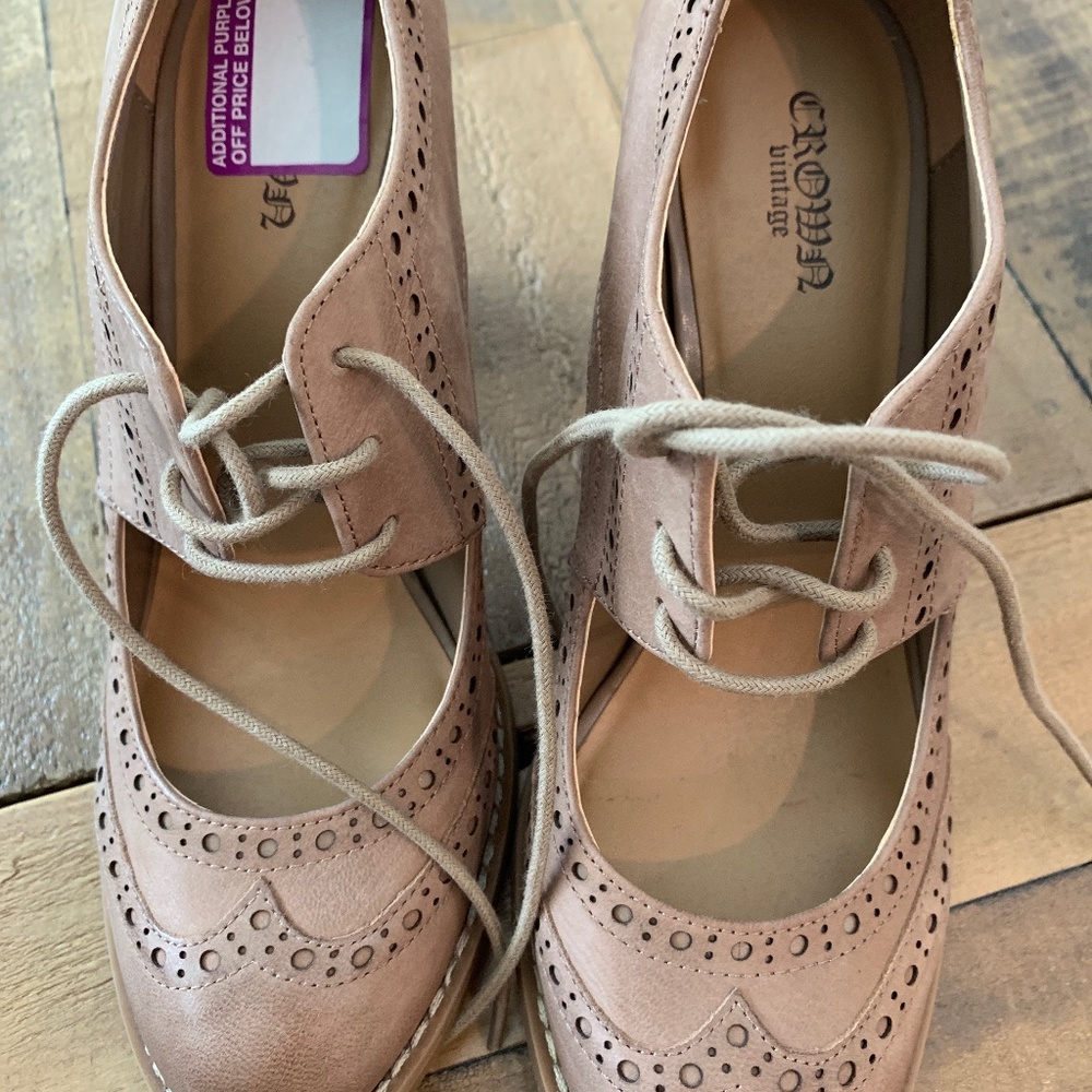 Never been worn Crown Vintage Heels